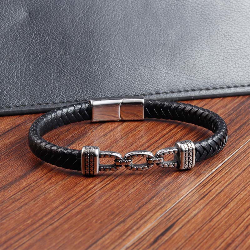 Schwarzes Leder Armband Chain Link Titanstahl Kettendetails elegante Stärke Design