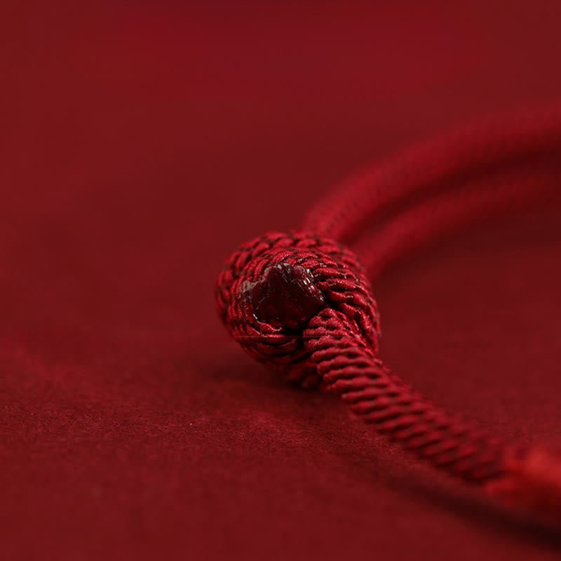 Armband 999 Gold Geflochten Rot Glück Knoten Detail Handgefertigt Schutz