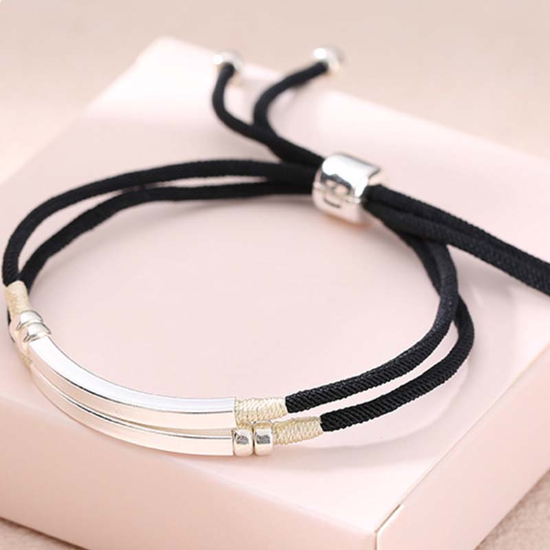 Armband Sterlingsilber Rote Schnur elegantes Silberstab Design verstellbar minimalistisch am Handgelenk