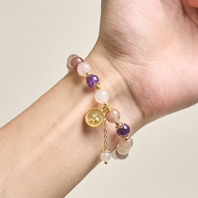 Armband Jade Fu-Zeichen Amethyst Perlen goldener Anhänger Handgelenk getragen