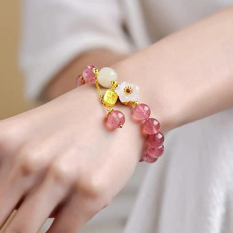 Erdbeerquarz Armband mit Kristallperlen und goldenen Fu-Zeichen Charm Heilung