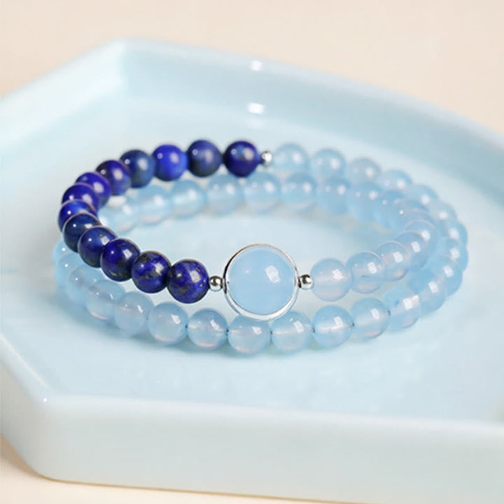 Armband Lapislazuli Aquamarin – Heilung mit blauen Perlen auf Keramikschale