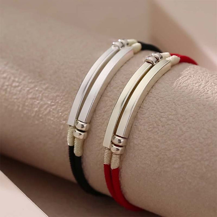 Armband Sterlingsilber Rote Schnur am Handgelenk getragen elegantes Glücksarmband Schmuck