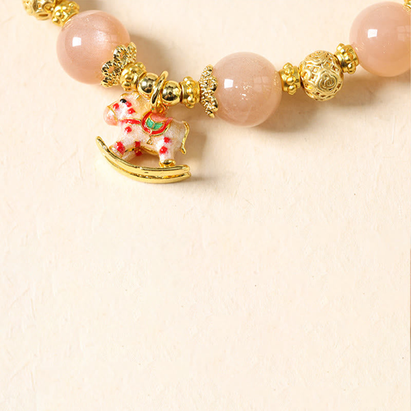 Armband Turmalin Roter Achat Erfolg rosa Perlen goldenes Schaukelpferd Anhänger