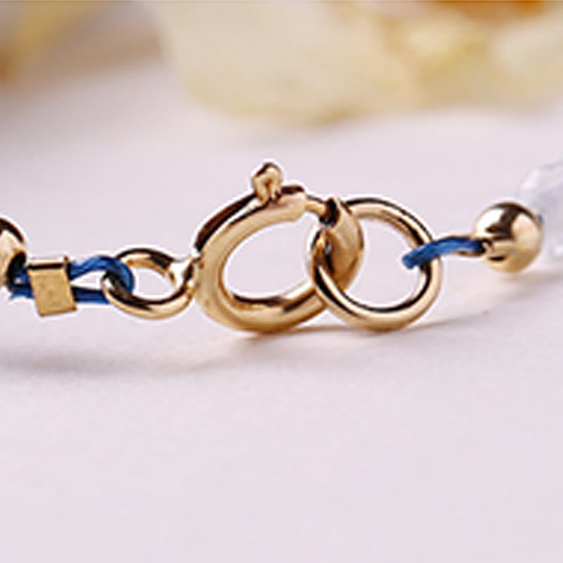Armband Aquamarin Frieden Energie goldener Verschluss blaue Schnur Detailaufnahme Handgelenkschmuck