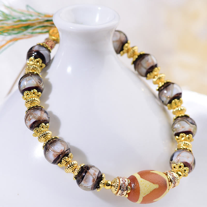 Armband Liuli Segen dunkle Glasperlen goldene Verzierung Dzi Achat Handgelenk