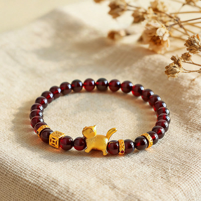 Armband Zinnober Granat Katze Schutz Glück goldene Perlen Handgelenk