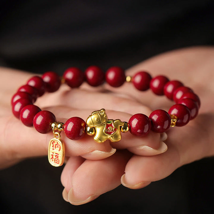 Armband Zinnober Pferd Segen rote Perlen goldenes Pferd Anhänger Hand