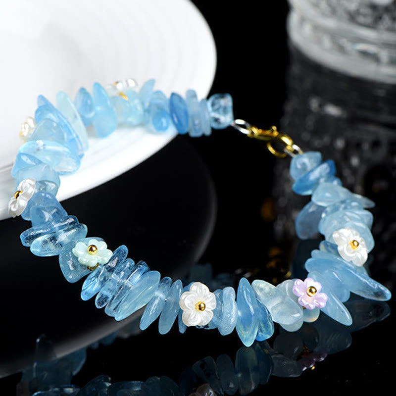 Armband Erdbeerquarz Aquamarin mit Blütenperlen blauer Edelstein Schmuck Handgelenk