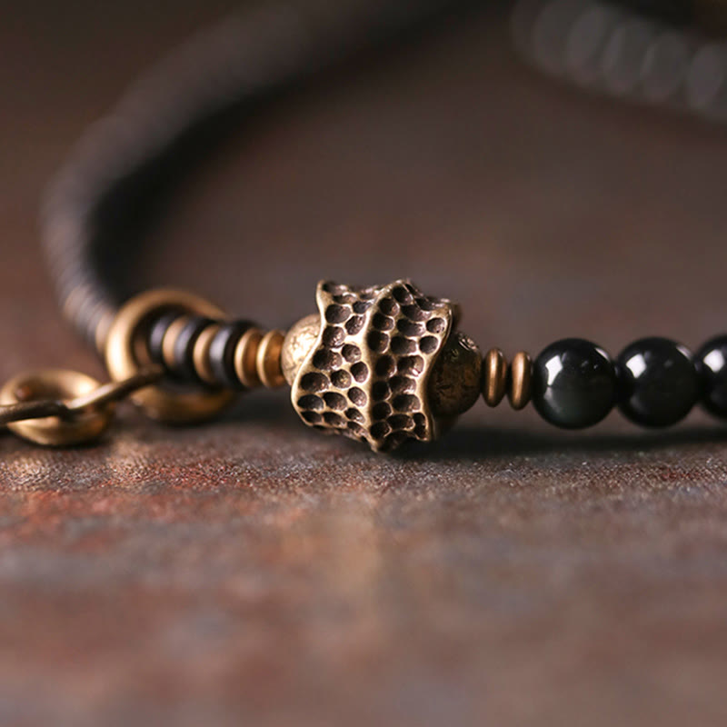 Armband Obsidian Kupfer mit schwarzen Perlen und Metallverzierungen elegant.
