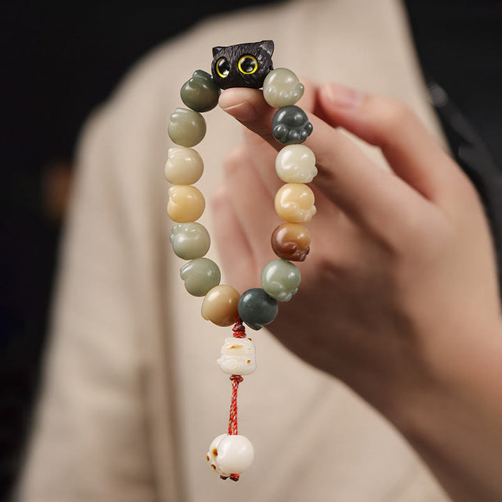 Armband Bodhi Ebenholz Katze mit Perlen elastisch getragen Hand