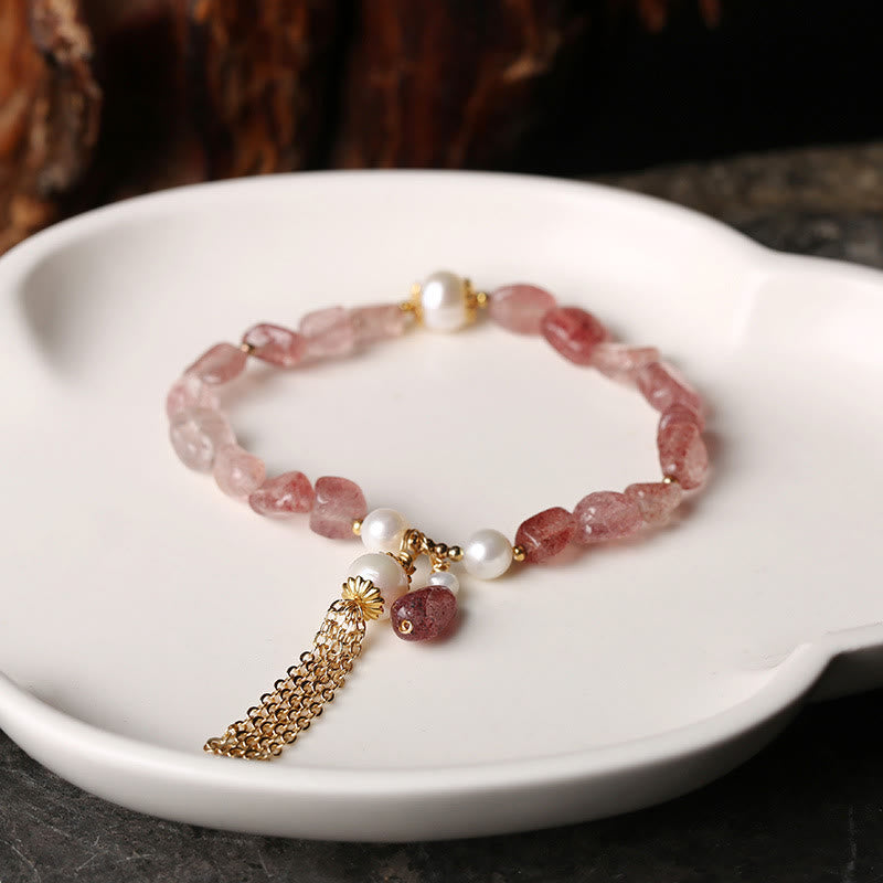 Armband Erdbeerquarz Perle mit Quasten und goldenem Verschluss elegant.