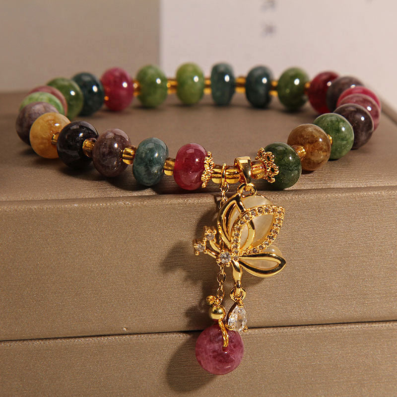 Armband Schmetterling mit bunten Natursteinen und goldenem Charm