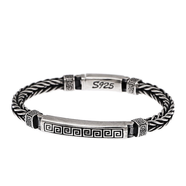 Silbernes Armband mit Muster und S925 Stempel Nahaufnahme.