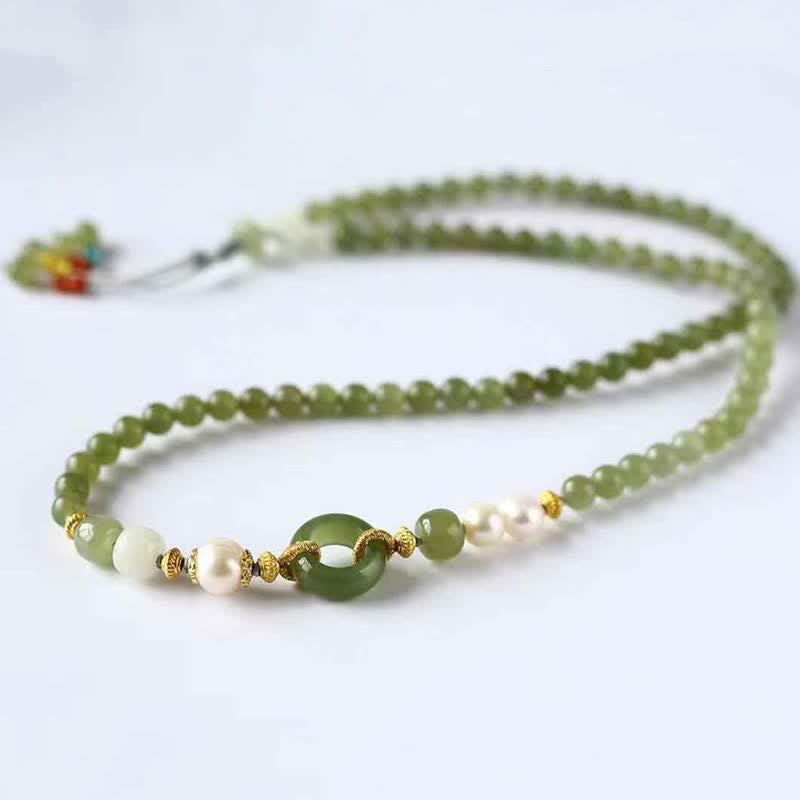 Armband Perle Jade grüne Natursteine weiße Perlen gold Akzente elegant
