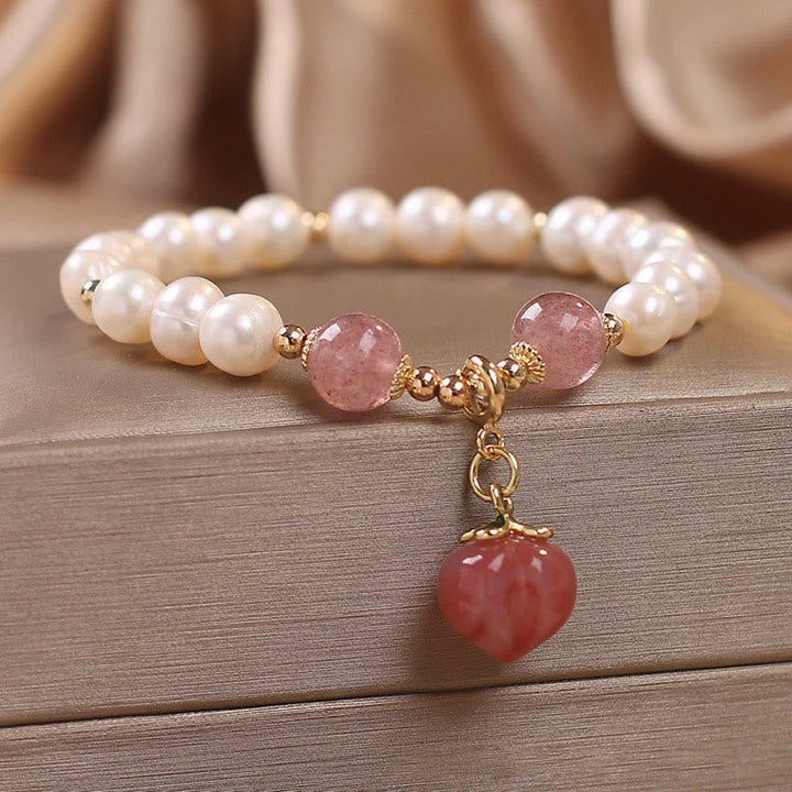 Armband Erdbeerquarz Perle – Liebe mit weißen Perlen und rotem Herzanhänger