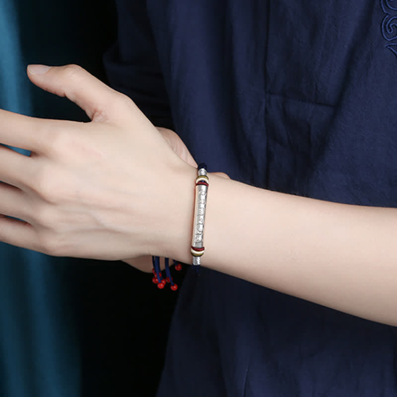 Armband 925 Silber Om Mani Padme Hum elegantes Design Handgelenk getragen