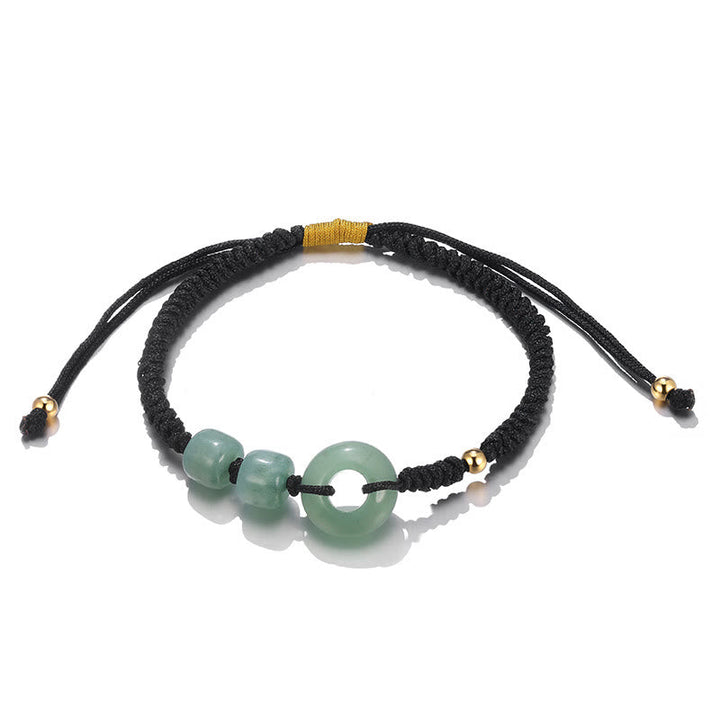 Armband Grüner Aventurin mit schwarzem Seil und Goldakzenten elegant präsentiert.