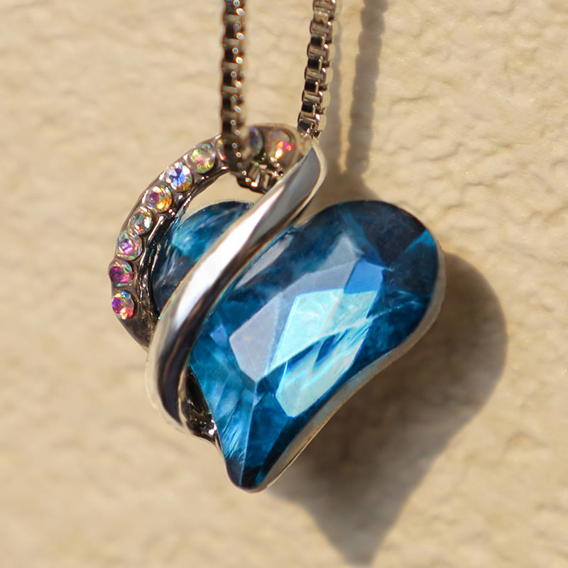Blaue Herz Kette Anhänger Naturstein glänzend facettiert Kettenschmuck