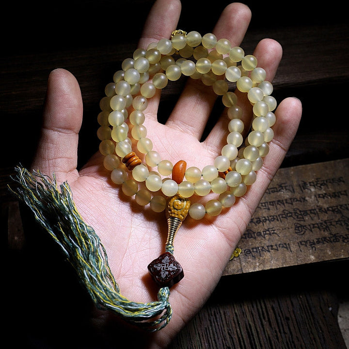 Mala Bernstein Glück Armband gelblich Perlen Handgelenk getragen Quaste