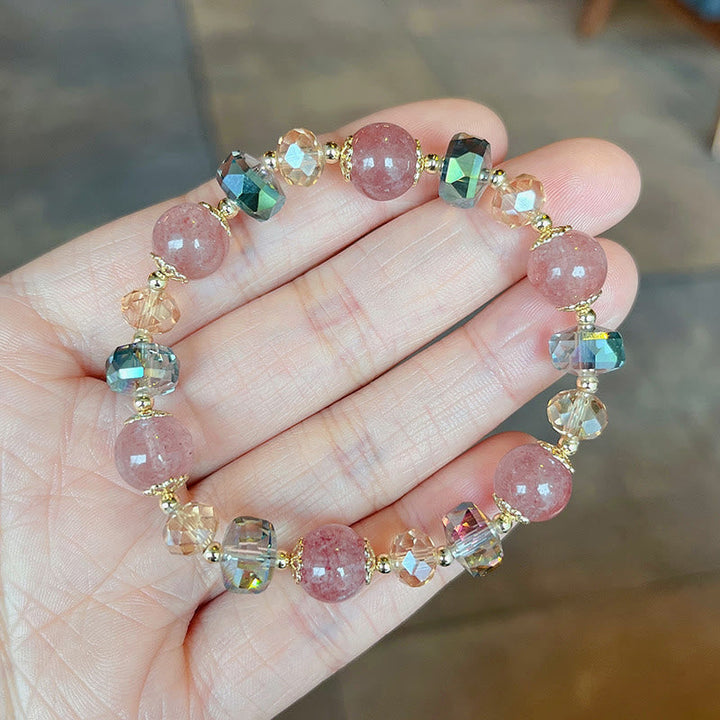 Armband Erdbeerquarz Kristall rosé Perlen goldene Fassung Handnahme