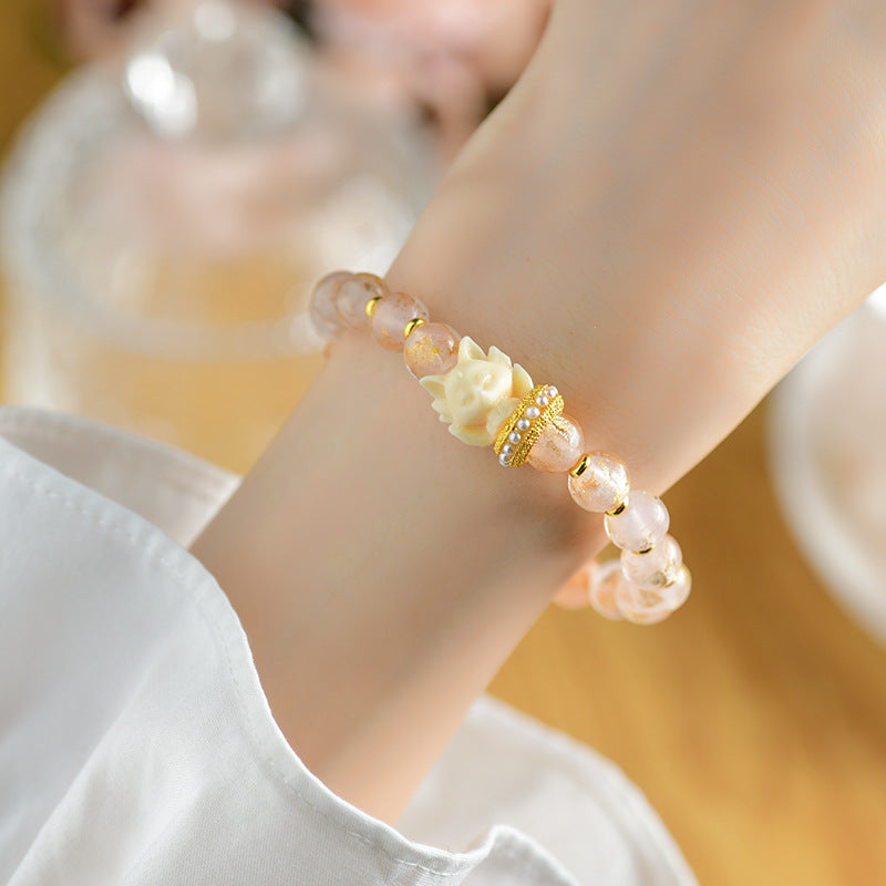 Armband Lotus – Glück mit Citrin Perlen und goldfarbenen Elementen elegant getragen.