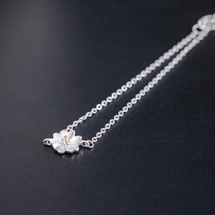 Silbernes Blüten-Armband 925er Silber mit zierlicher Blumenanhänger elegant.