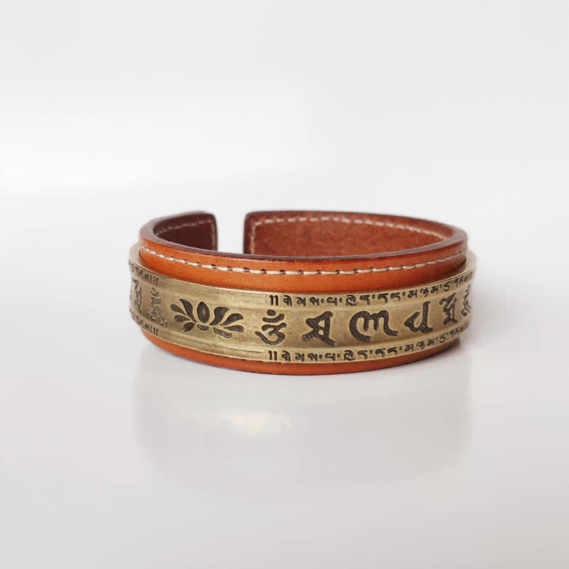 Armband Kupfer Om Mani Padme Hum braun orange Leder Handgelenk getragen