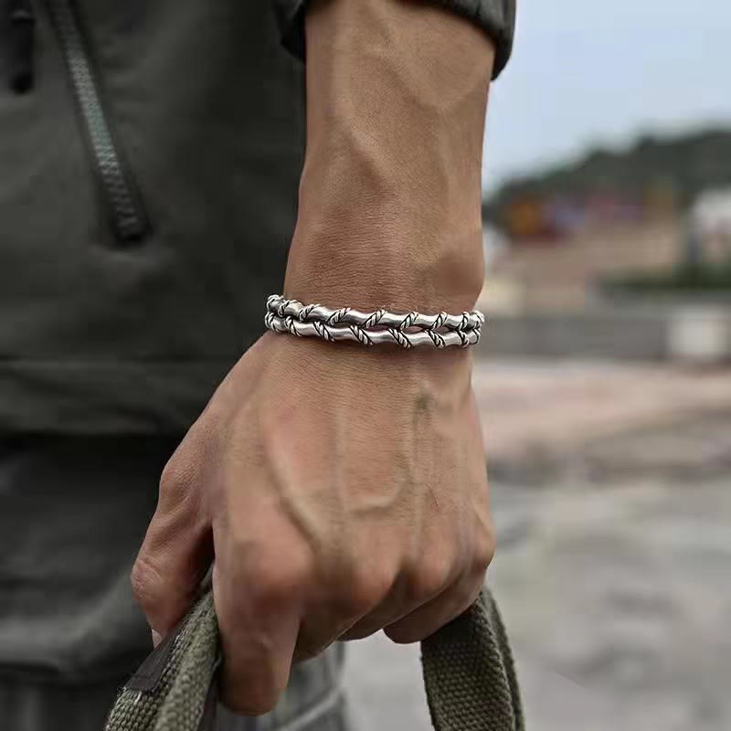 Armband Bambus – Glück silbern am Handgelenk getragen Natur