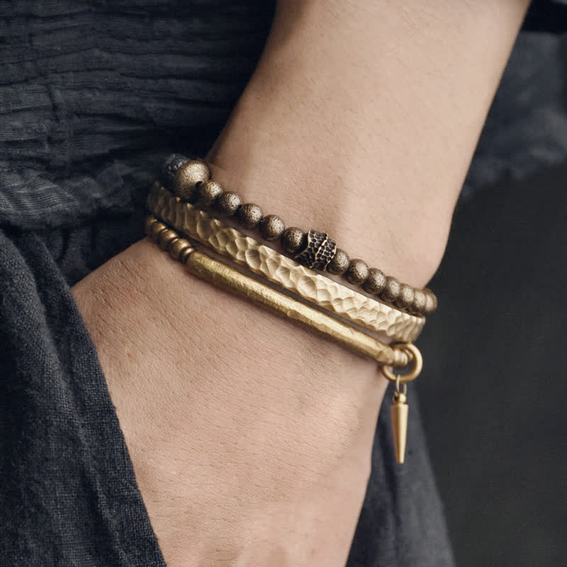 Armband Kupfer – Balance & Balance am Handgelenk mit Perlen getragen
