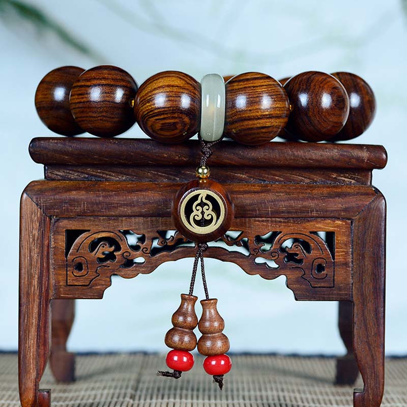 Armband Rosenholz – Ruhe mit Perlen und Jade Stein.