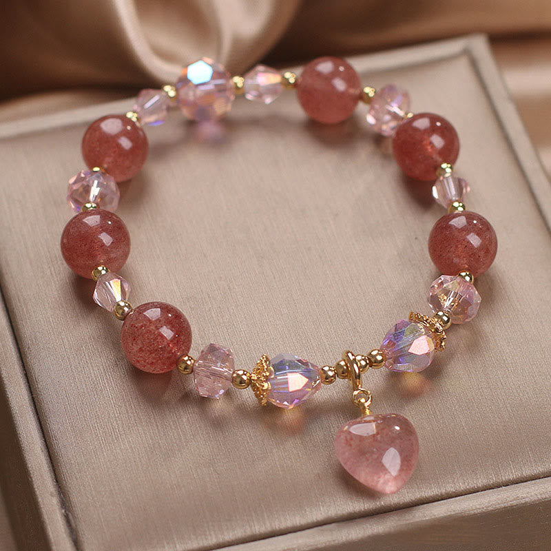 Armband Erdbeerquarz Kristall rosé Perlen Schmuck Flatlays Geschenkbox elegant