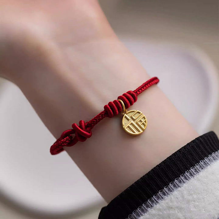Rotes Seidenarmband Fu-Zeichen – Glück & Frieden goldener Anhänger elegant