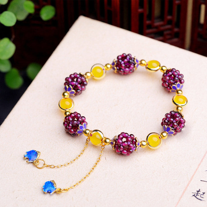 Armband Granat Garnet Ruhe mit roten Steinen goldenen Perlen flach