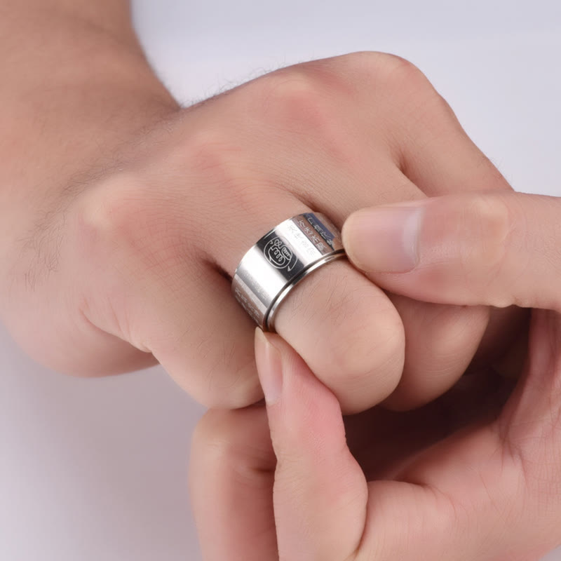 Titanstahl Ring mit goldenem Mantra Balance Fengshui Schutz elegant getragen