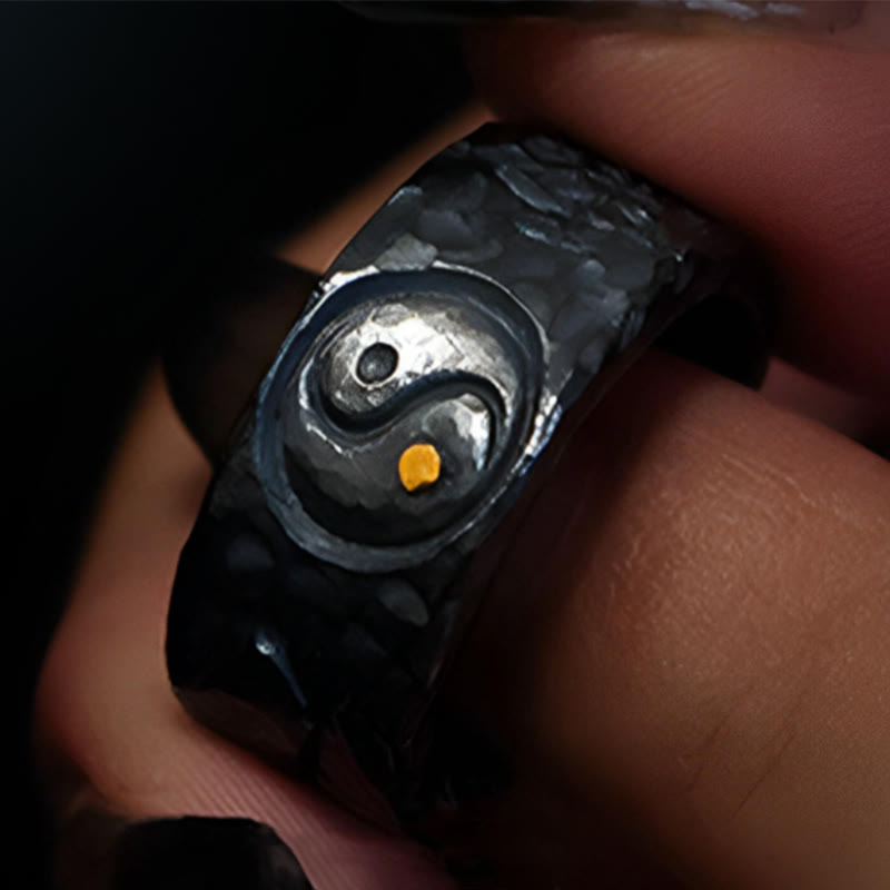 Ring 999 Silber Yin Yang Balance Fingerring am Finger getragen