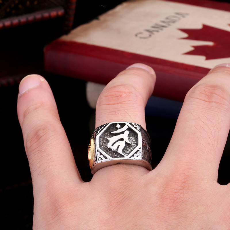 Titanstahl Ring Hand Sanskrit Schwert Balance Symbol getragen