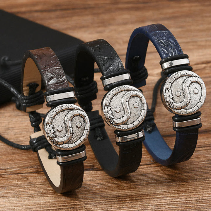 Armband Leder Drache Yin Yang – Balance in drei Farben auf Holz