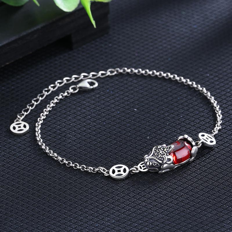 Silbernes Pixiu Armband mit rotem Stein, Wohlstand und Energie.