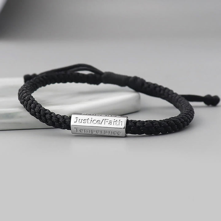 Schwarzes Armband mit Gravur Virtues Faith Justice Temperance Armband