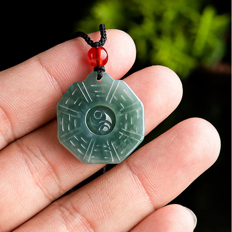 Jade Kette Yin Yang Bagua Naturstein Anhänger grün