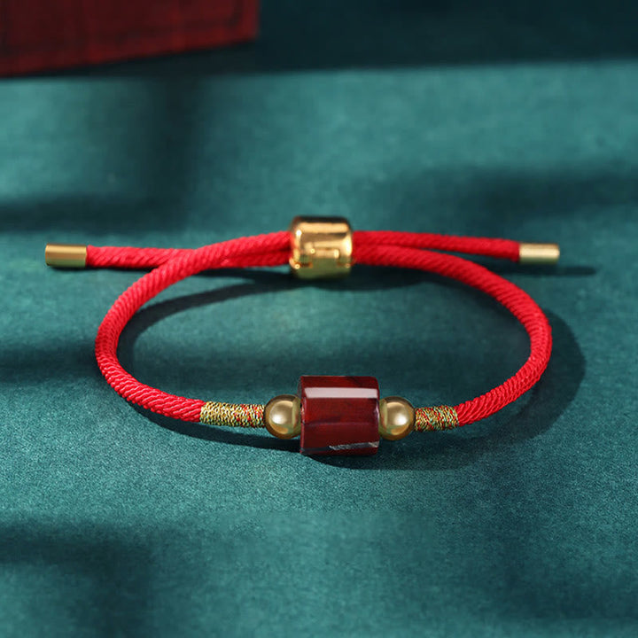 Rotes Seidenschnur Armband mit Karneol Stein goldenen Perlen elegantes Design
