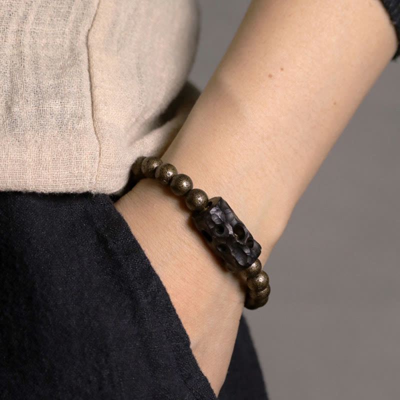 Armband Kupfer Ebenholz am Handgelenk getragen Frieden Balance Energie