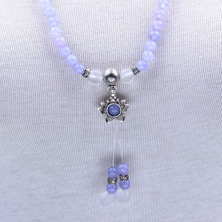 Mala Jaspis Halskette mit Blütenanhänger lila Naturstein elegante Perlenkette