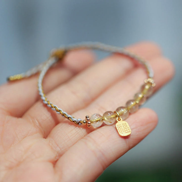 Goldenes Armband mit Jade-Perlen und Fu-Zeichen Anhänger Handgelenk.