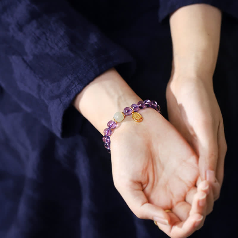 Armband Amethyst Kristall Heilung Harmonie Naturstein elastisch getragen