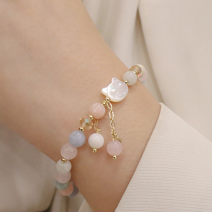Armband Erdbeerquarz Katze mit rosa Natursteinen und Anhängern elegante Ausführung