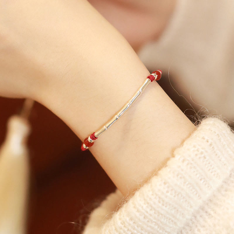 Rotes Achat Armband 925 Silber am Handgelenk getragen elegant