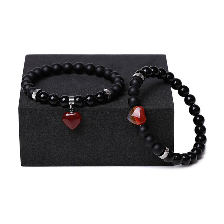 Armband Schwarzer Onyx Kristall Paar mit roten Herzanhängern elastisch.