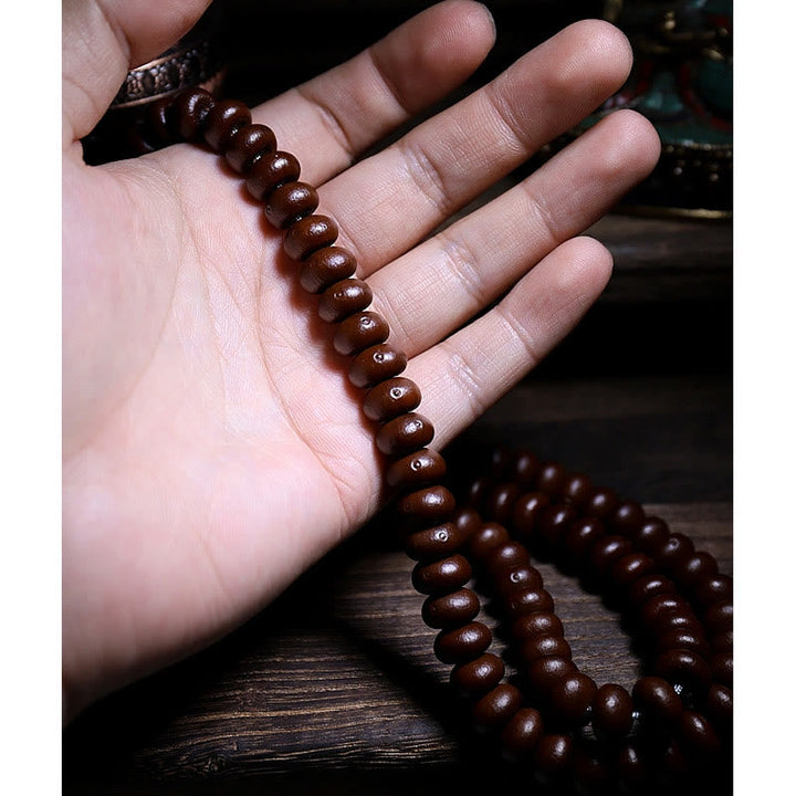 Mala Kupfer Bodhi – Harmonie Armband aus braunen Perlen am Handgelenk